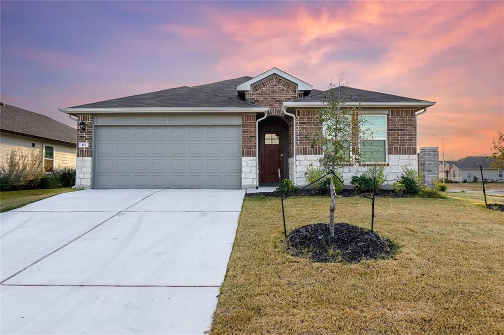 401 Abbey Lane, Lockhart