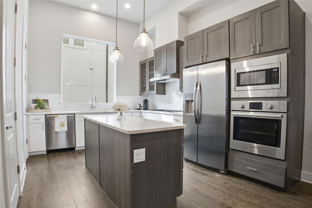 1411 Town Creek Drive 6, Austin