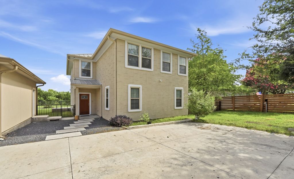 330 Howard Lane, Buda