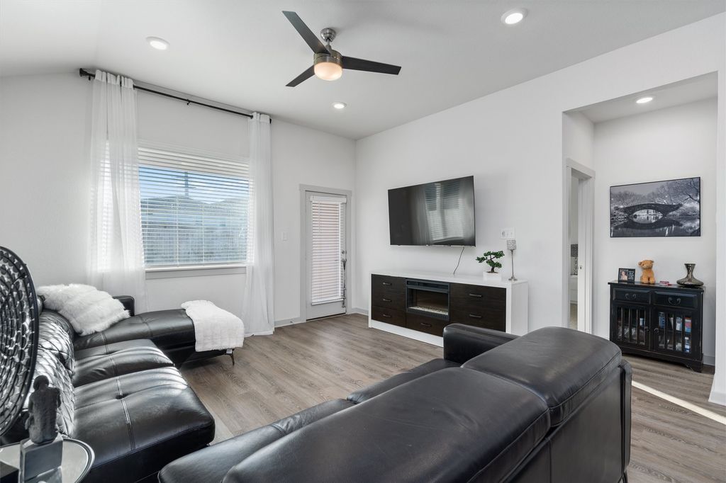 120 Scarborough Way, San Marcos
