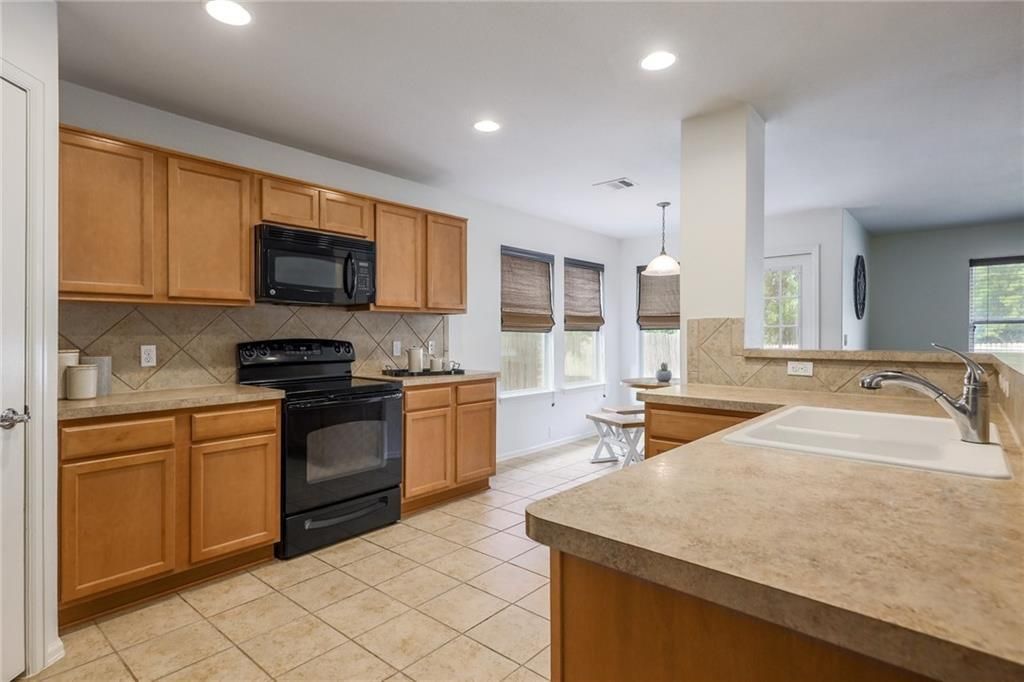 433 Moorhen Cove, Leander