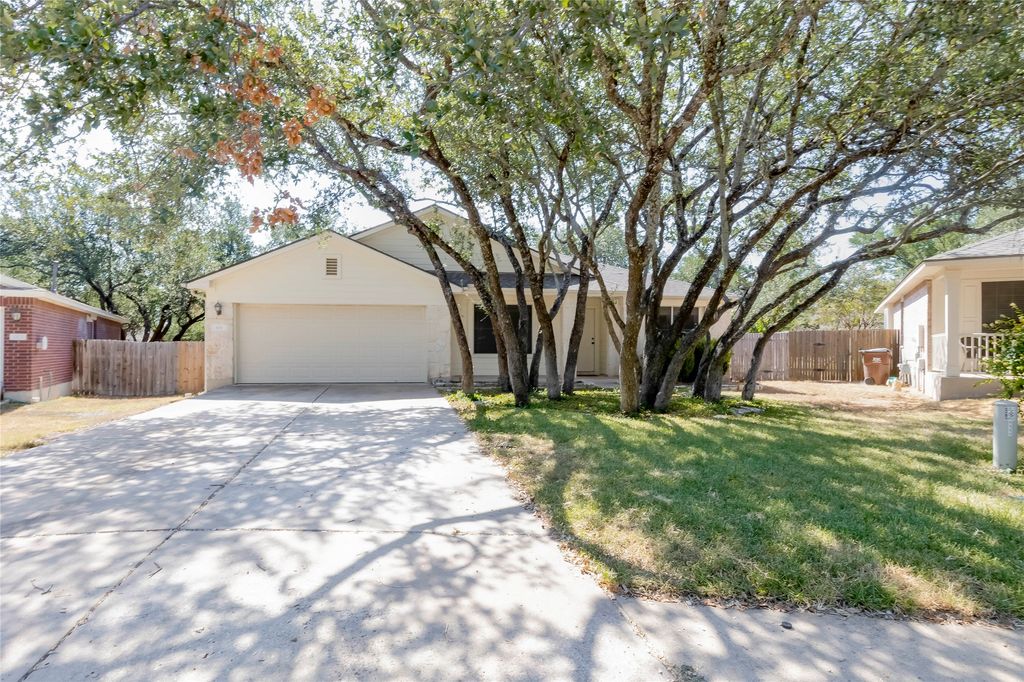 1111 Fossil Cove, Round Rock