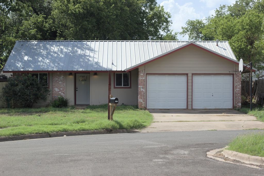 5204 Village Trail, Austin