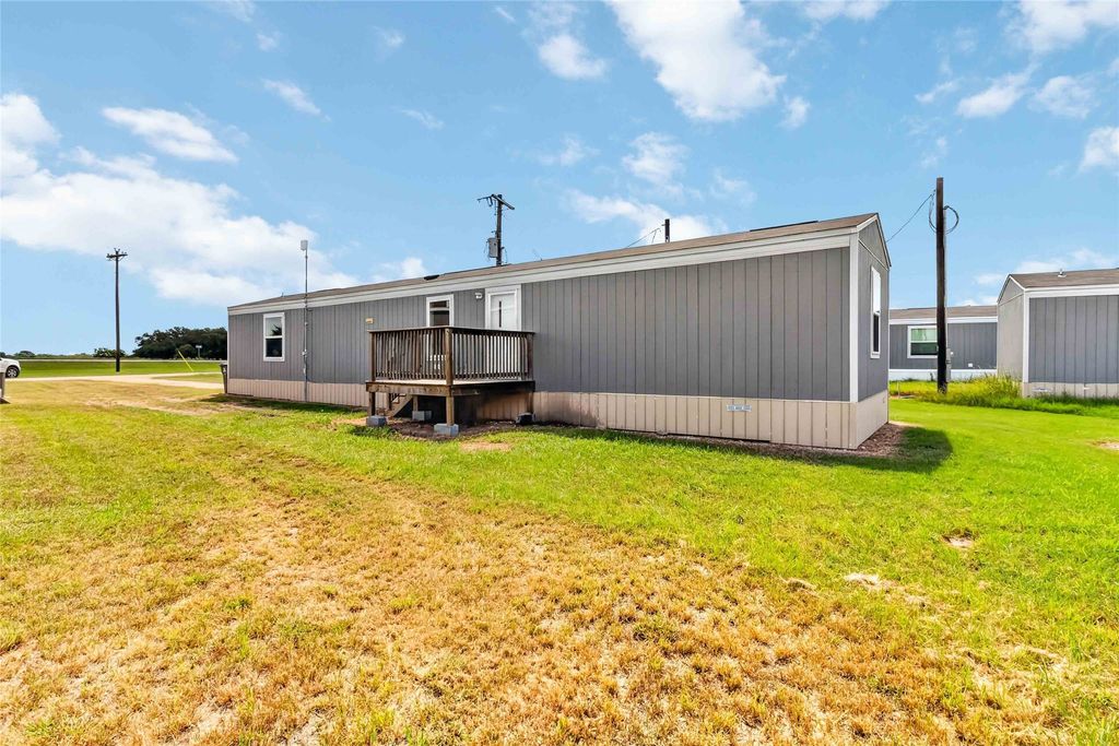 5670 E Hwy 290 Street, Giddings