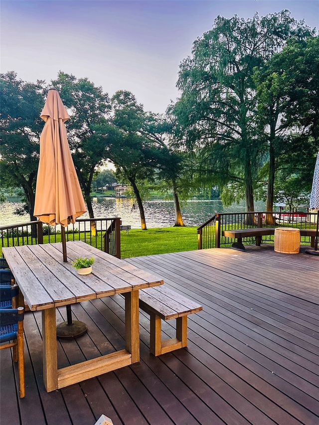 2910 Edgewater Drive, Austin