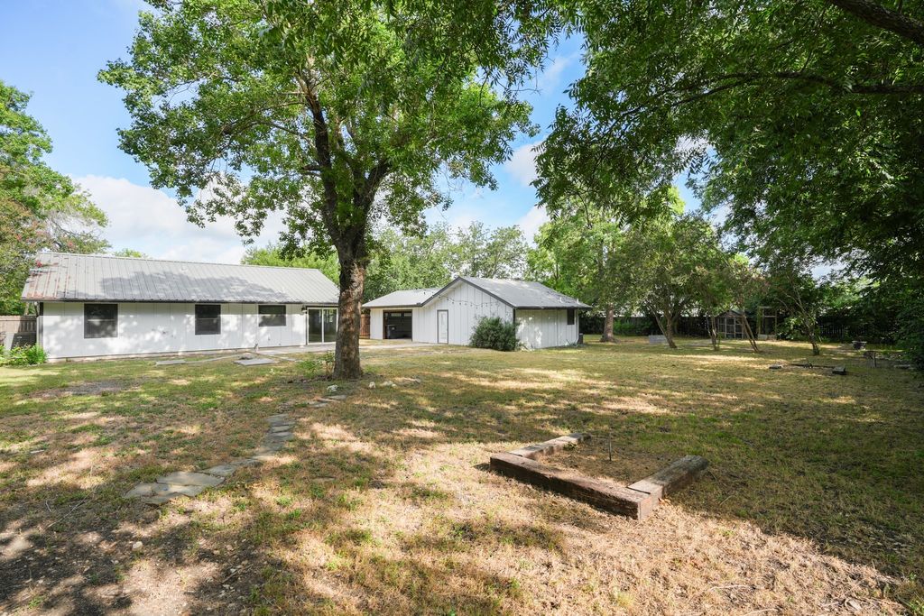 413 Sun Bonnet Drive, Buda