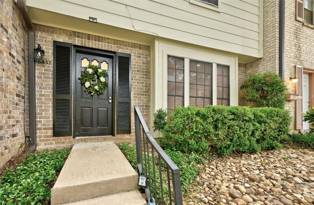 6637 Valleyside Road, Austin
