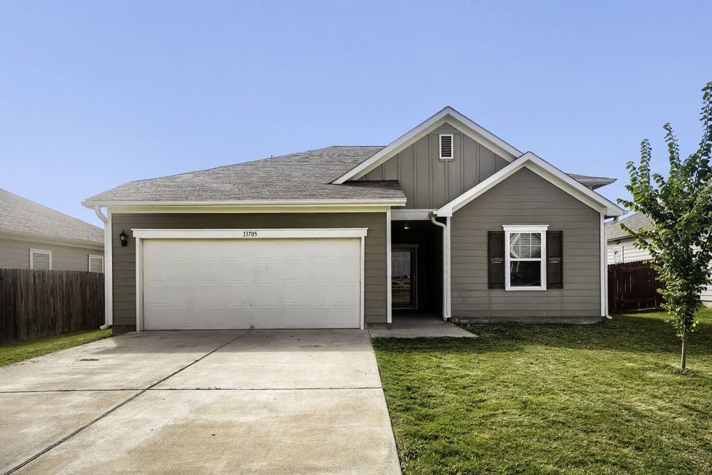 13705 Sherri Berry Way, Manor