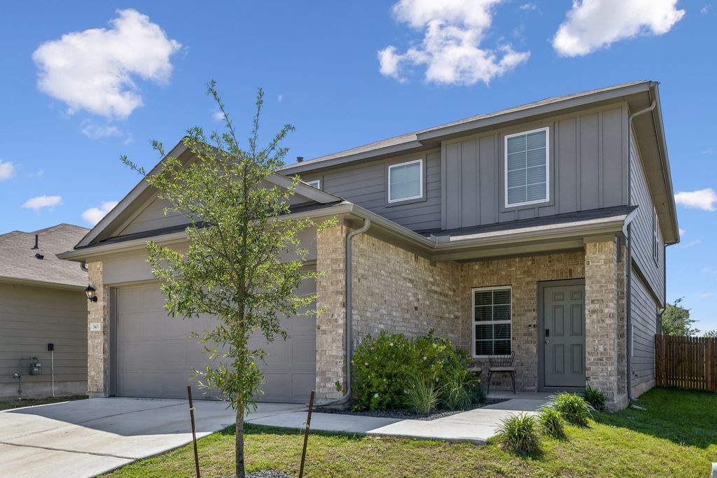 343 Sickle Loop, Kyle