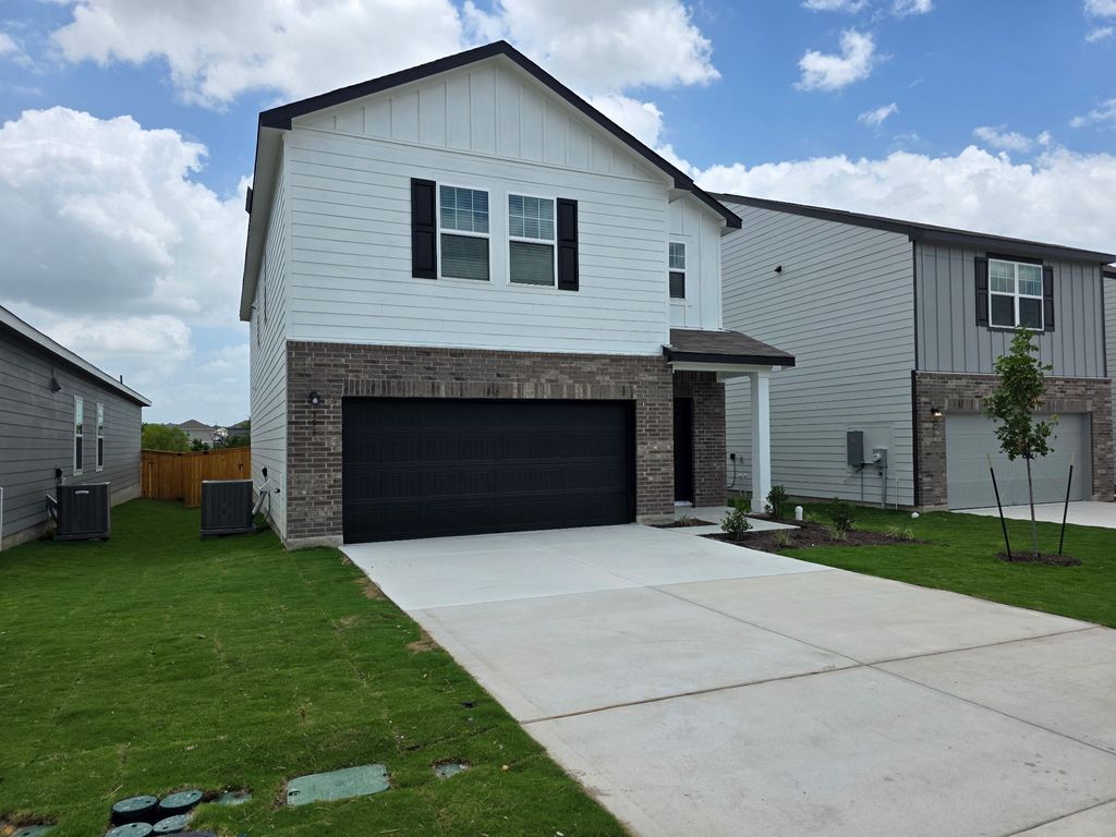353 Enforcer Loop, Jarrell