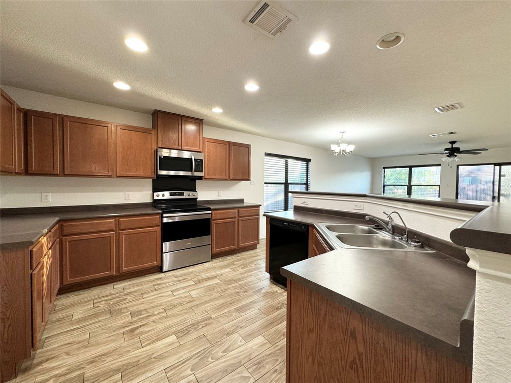 1152 Hyde Park Drive, Round Rock