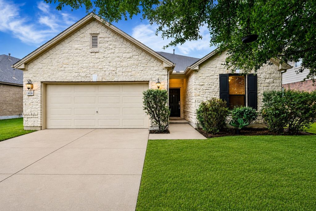 1029 Hyde Park Drive, Round Rock