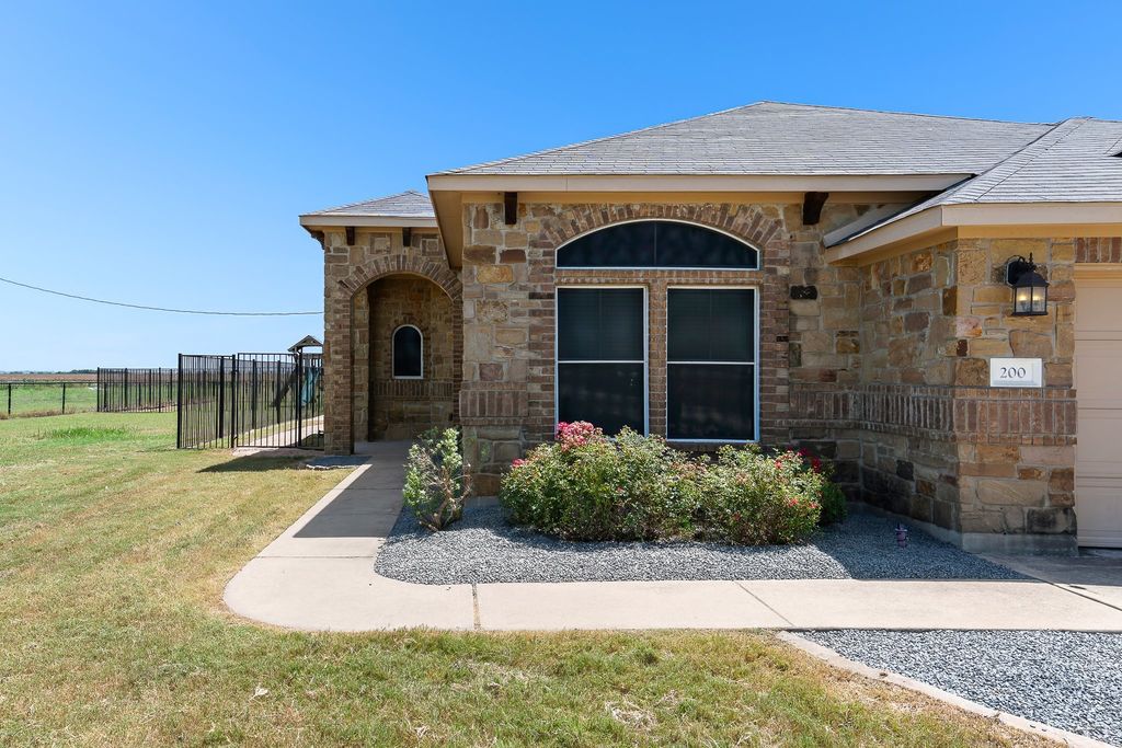 200 County Road 453 Road, Taylor