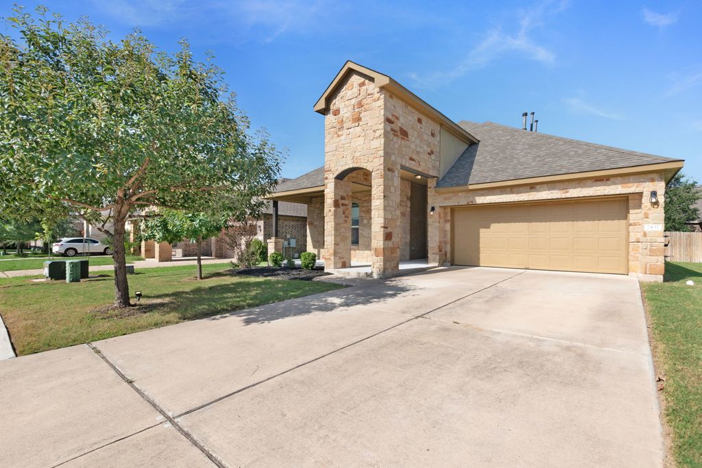 2437 Lyla Lane, Leander