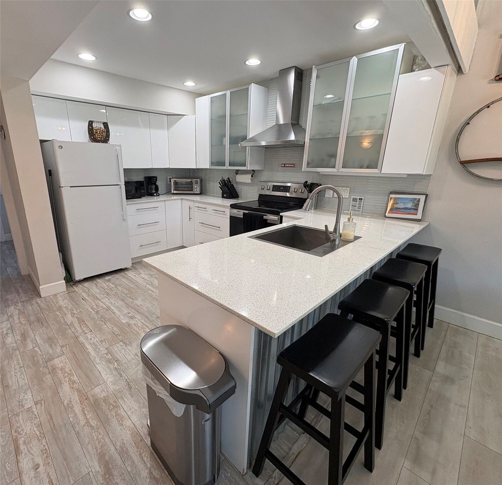 553 Demarett Drive, Point Venture