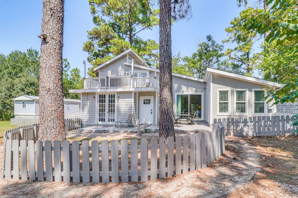 372 Plum Street, Bastrop