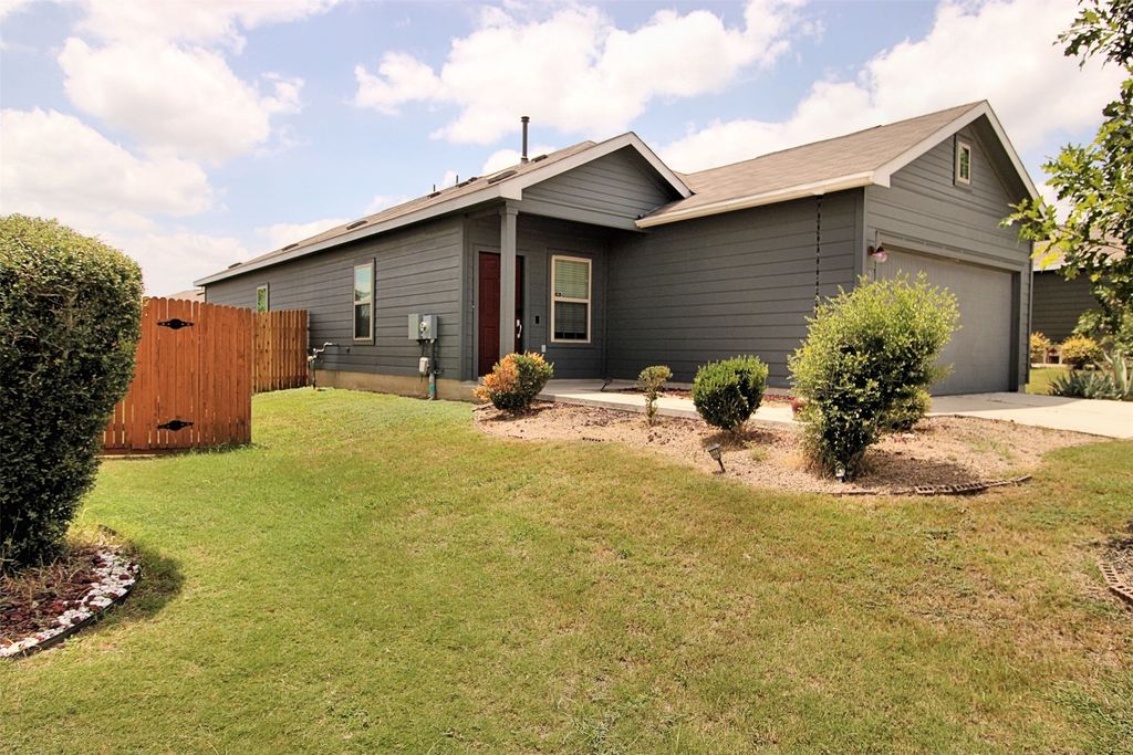 299 Emerald Green Trail, Buda
