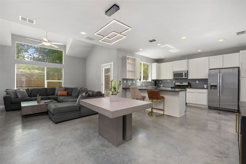 301 W. Stassney Lane #12, Austin