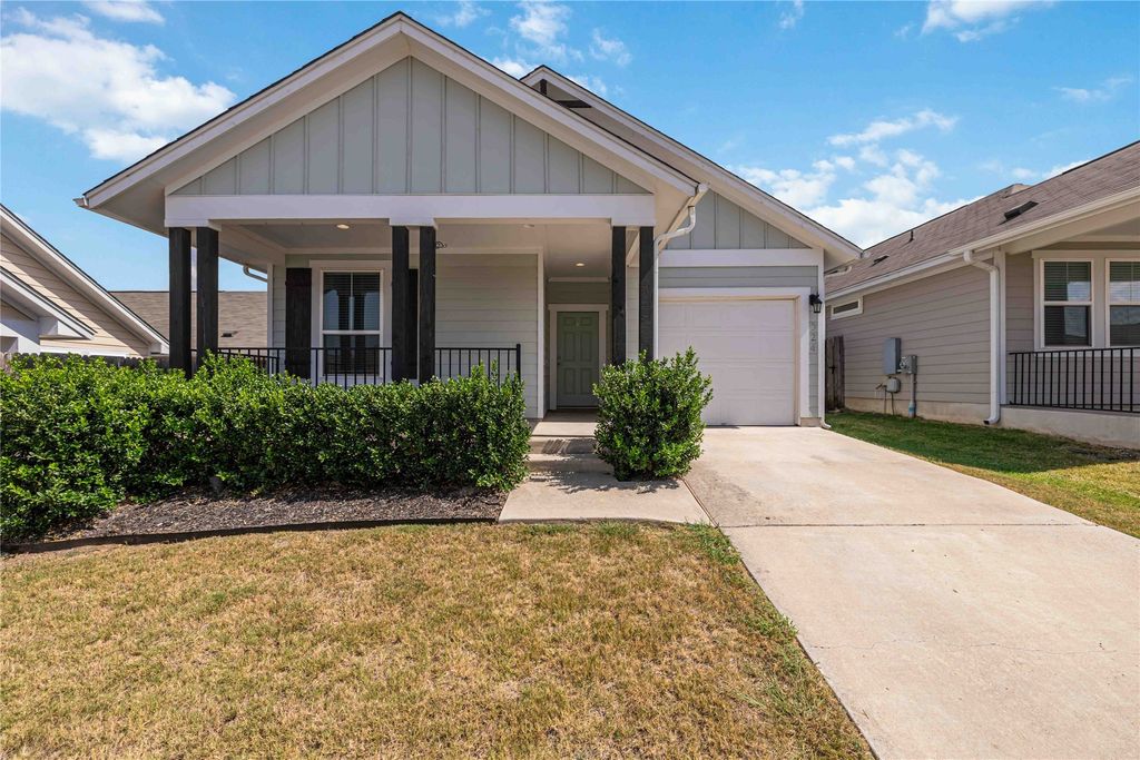 324 E Broade Street, Leander
