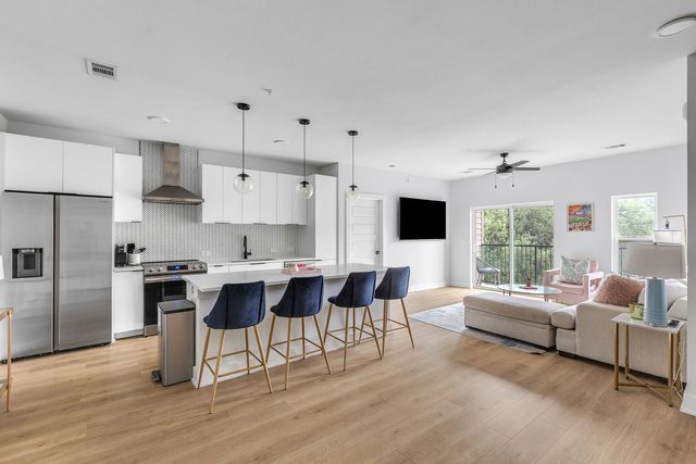 2500 Longview Street 202, Austin