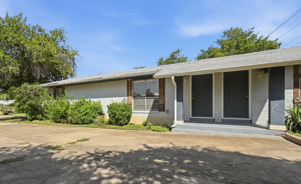 2712 Saint Edwards Circle A, Austin