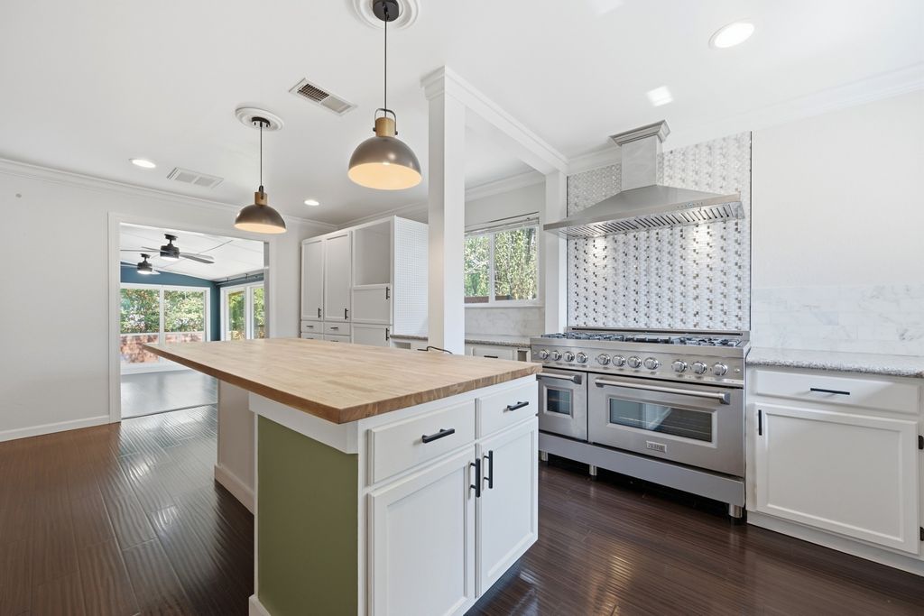 8404 Hornet Drive, Austin