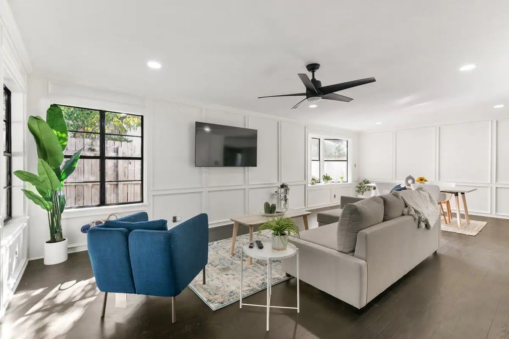 7009 Whispering Oaks Drive, Austin
