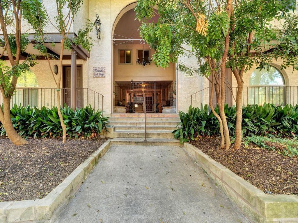 505 W 7th Street 202, Austin