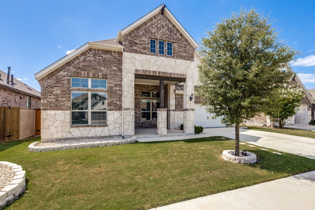 727 Spinnaker Loop A, Kyle