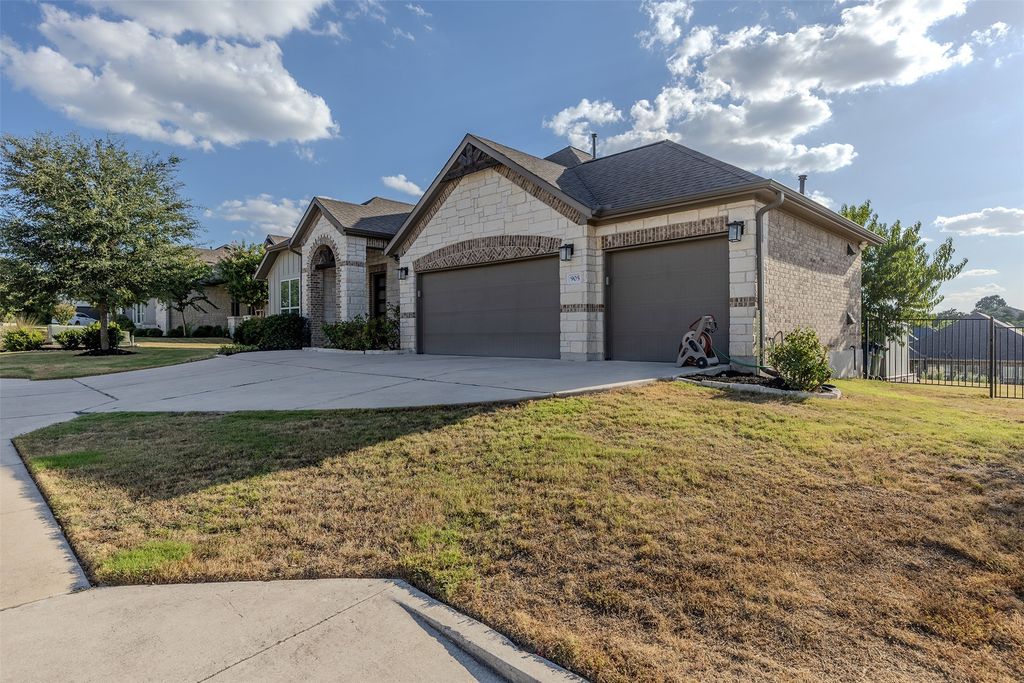 905 Almeria Bend, Leander
