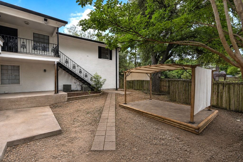 525 W Houston Street 525, Tyler