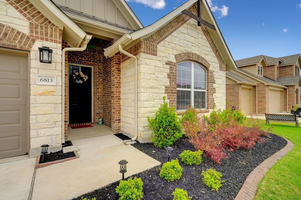 6813 Leonardo Drive, Round Rock