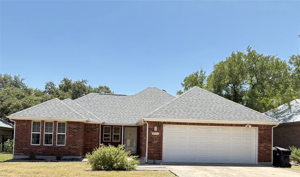 211 Fox Crossing, Burnet