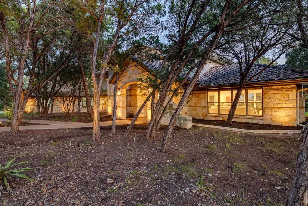 813 Moonlight Bay Drive, Spicewood