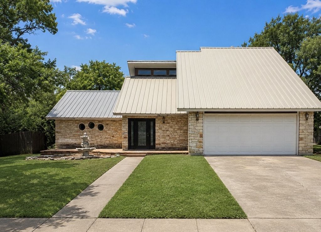 302 Meadow Creek Drive, Pflugerville