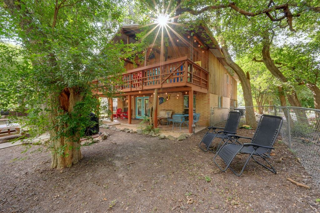82 Guada Coma Drive B, New Braunfels