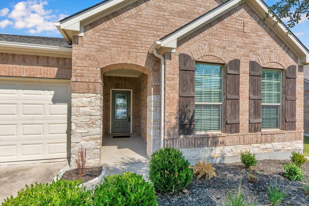 2012 Elaina Loop, Leander