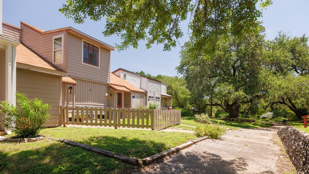4 Townhouse Circle, Wimberley