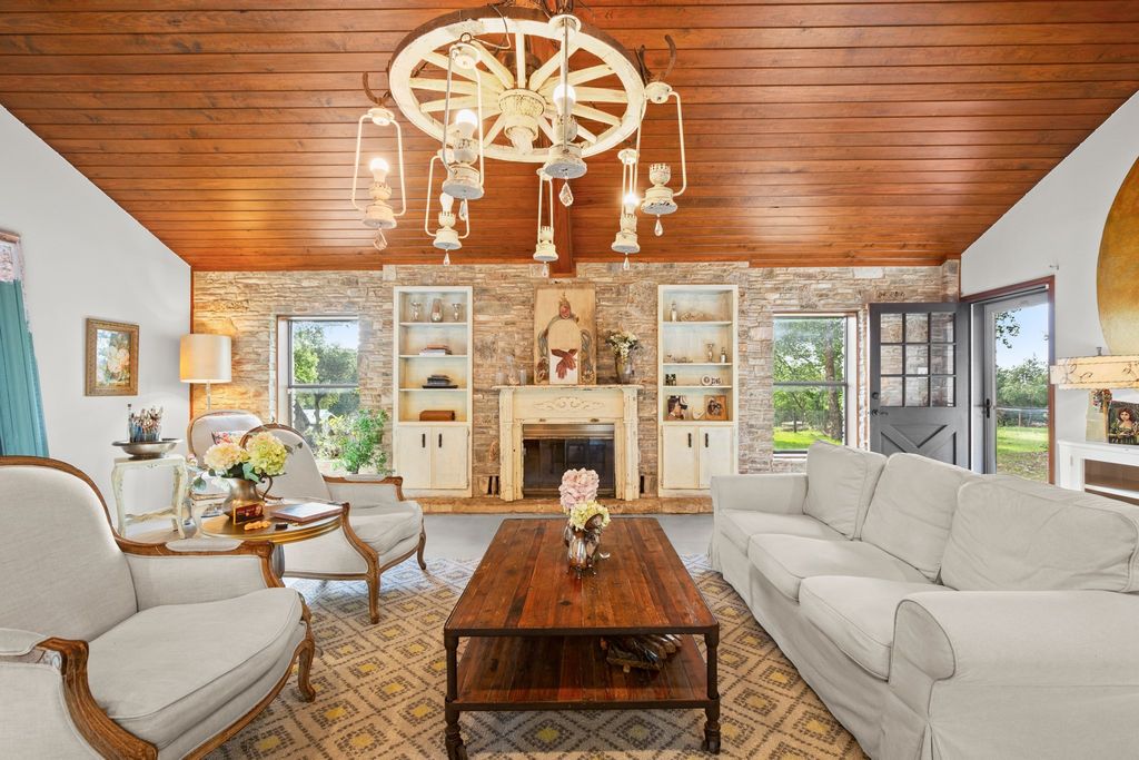 10518 Signal Hill Road, Austin