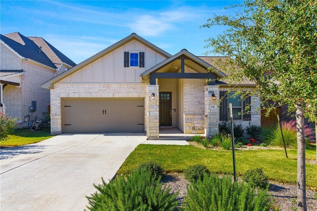 941 Del Raphael Drive, Leander