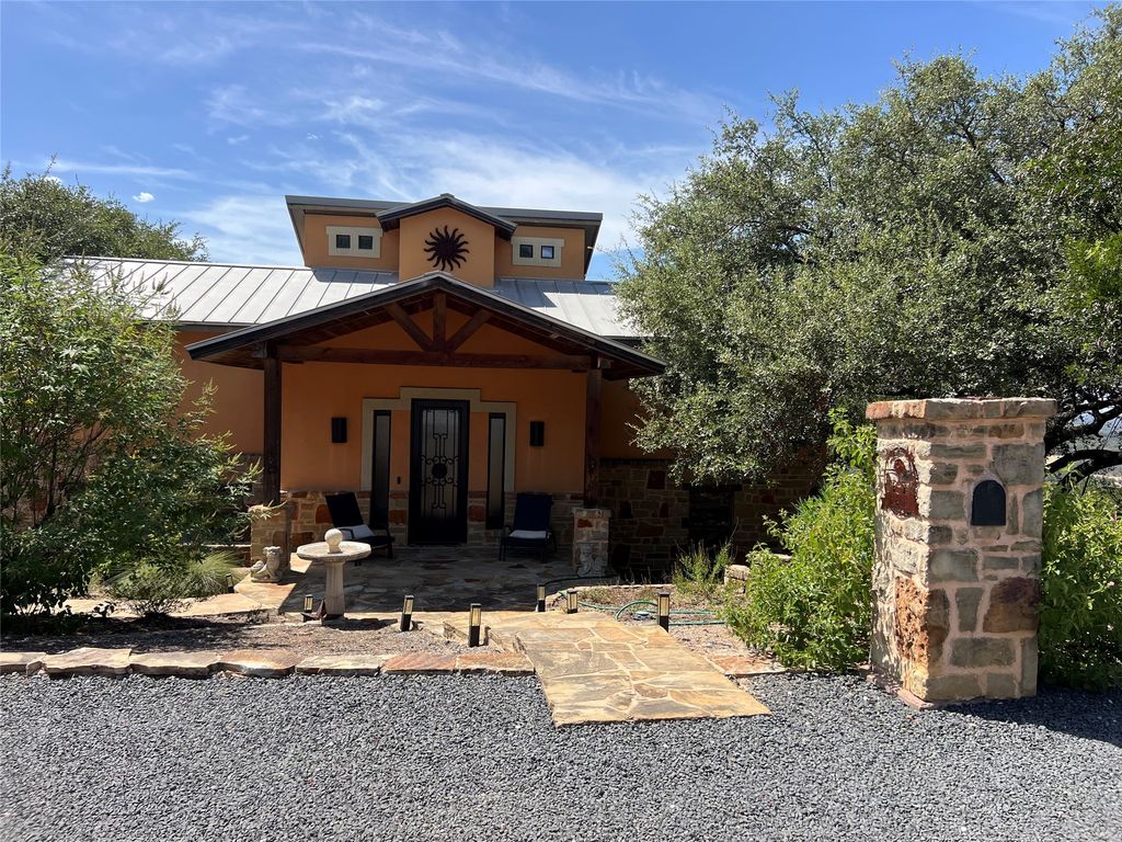 400 N Ronay Drive, Spicewood