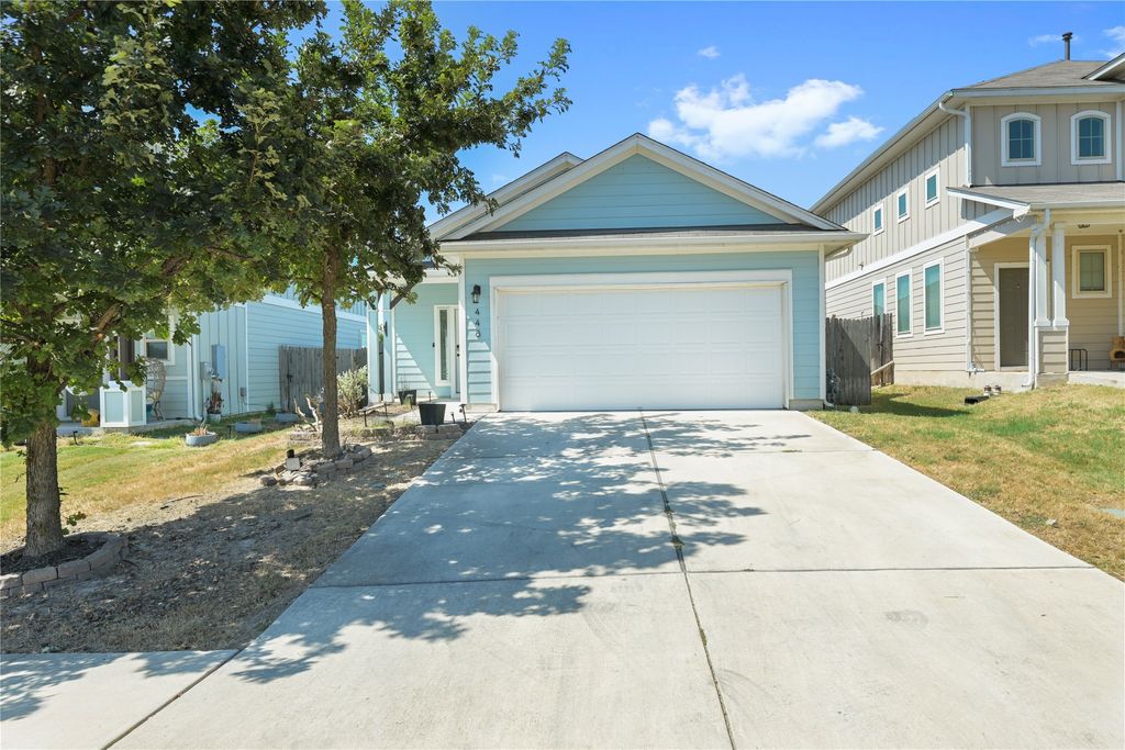448 Triumph Road, Buda