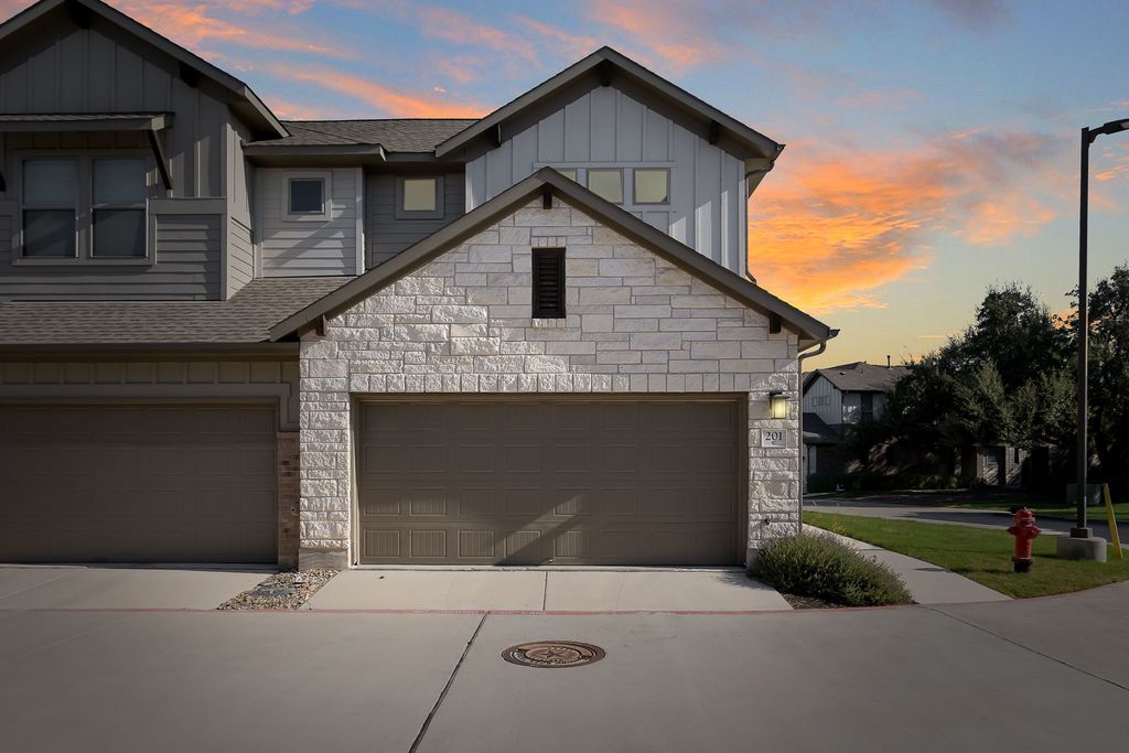 2500 Forest Creek Drive 201, Round Rock