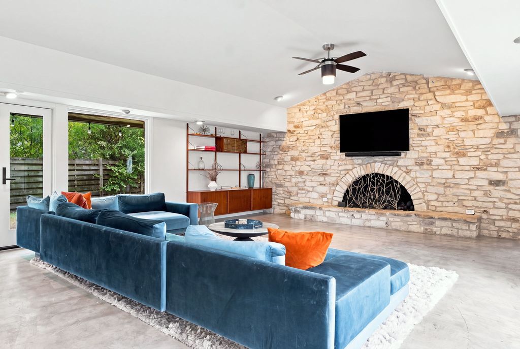 6102 Cherrylawn Circle, Austin