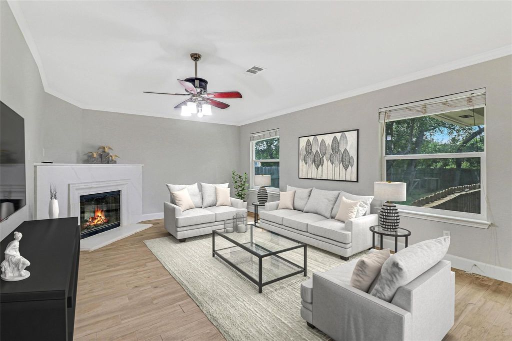 305 Dayna Cove, Leander