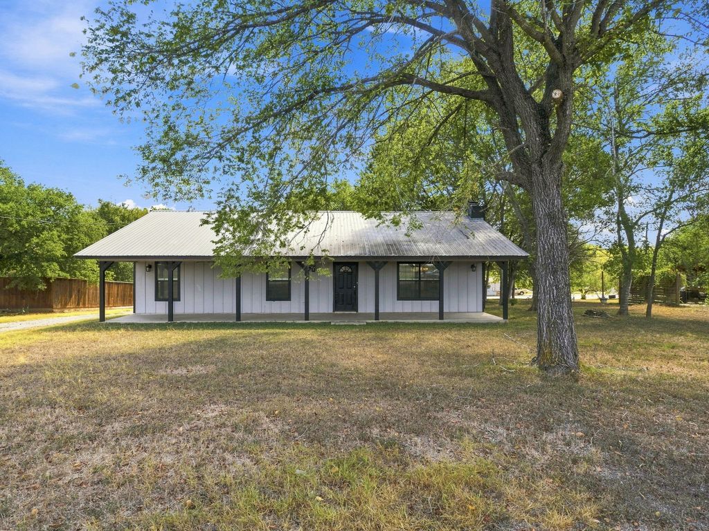 1303 Lovers Lane, Bastrop