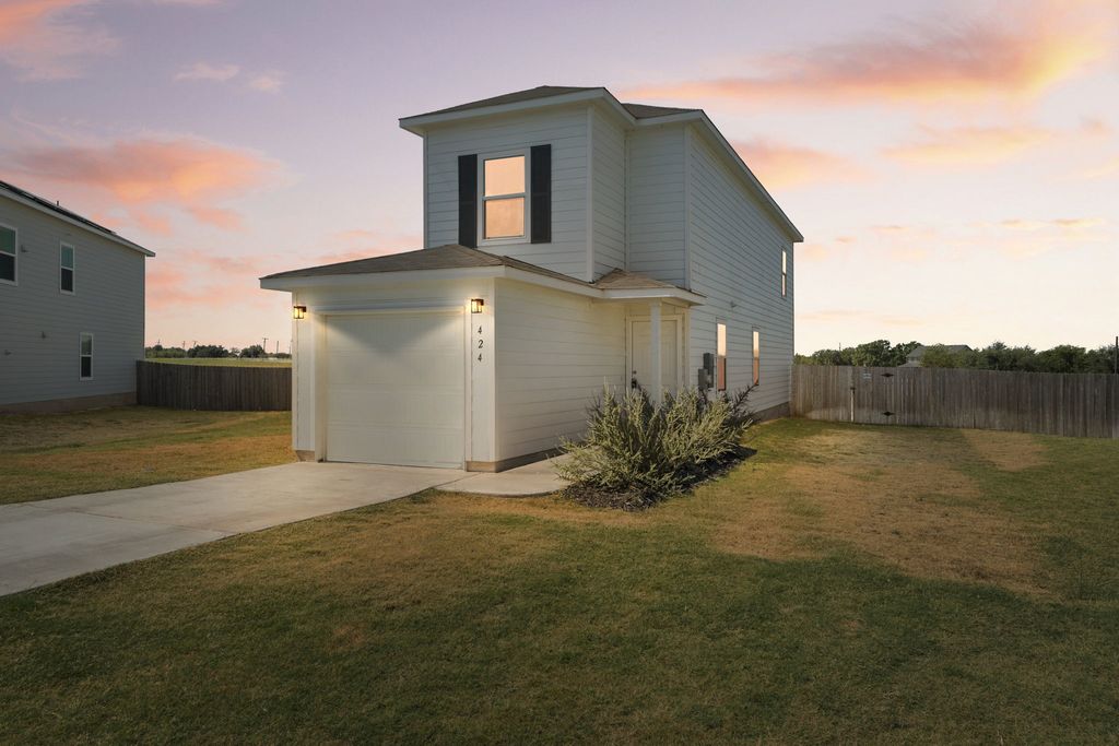 424 Marty Allen Loop, Jarrell