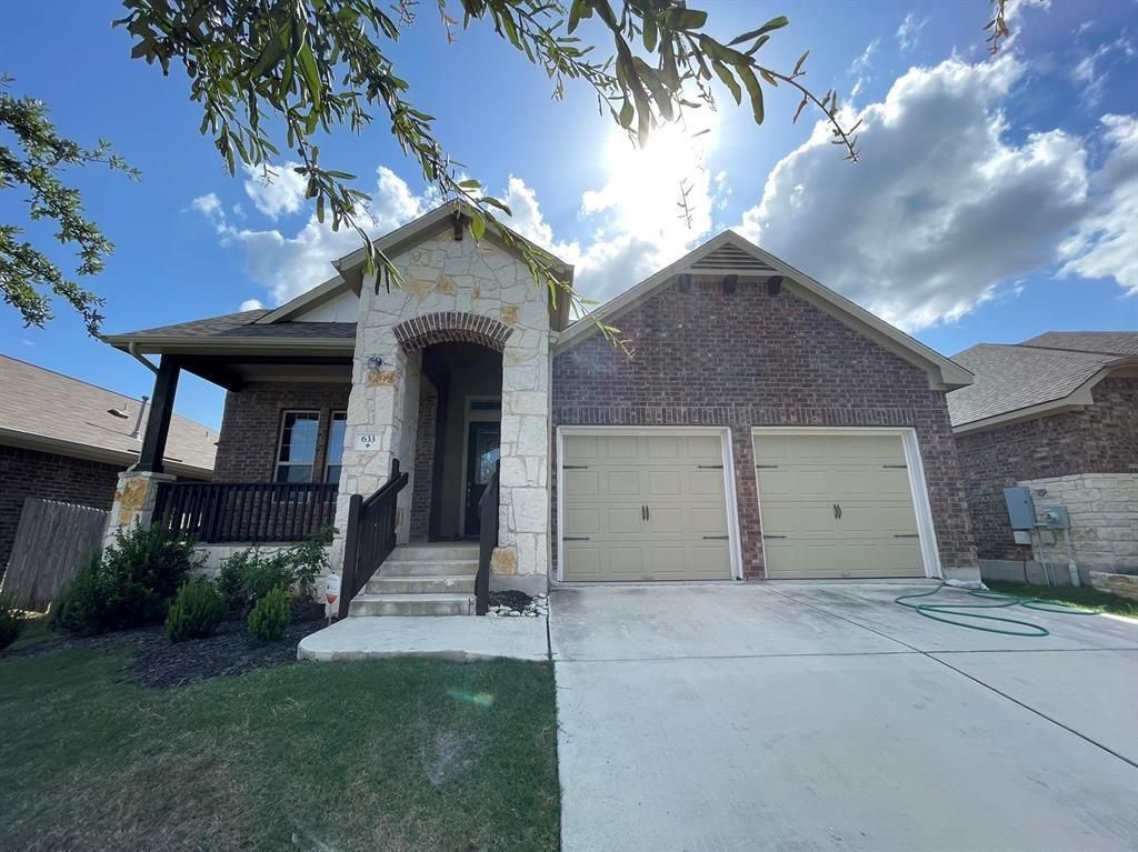 633 Peregrine Way, Leander