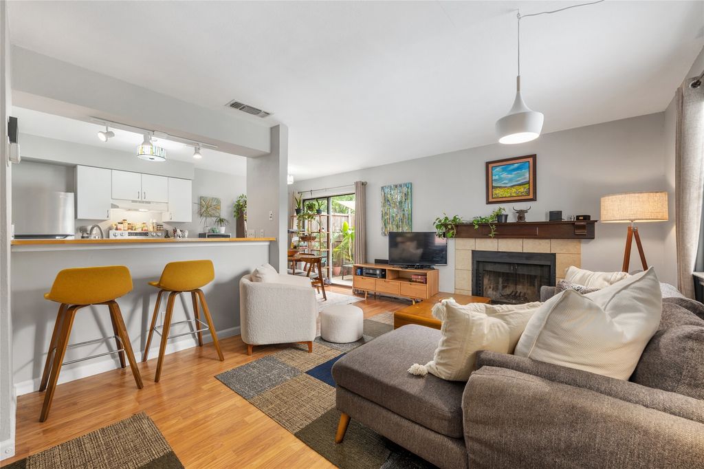5616 Emerald Forest Drive 111, Austin