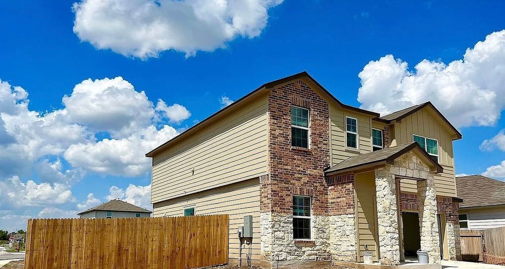290 Silver Glen Drive, Kyle